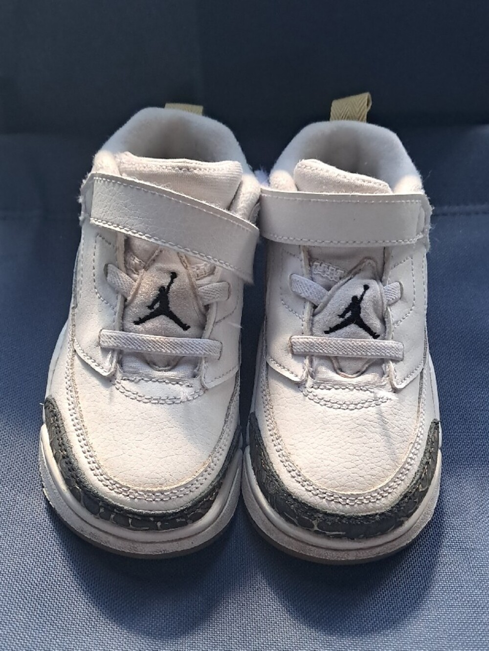 Jordan ,Kids White Athletic Sneakers with Black Accent Size 9C - Picture 3 of 10